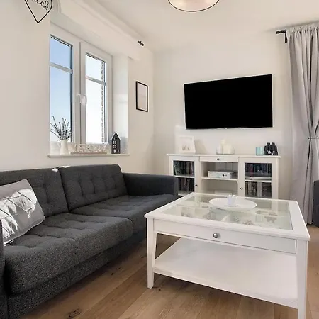 Holiday Retreat Spacious, Light Filled Home For 7 With Scenic Views *
